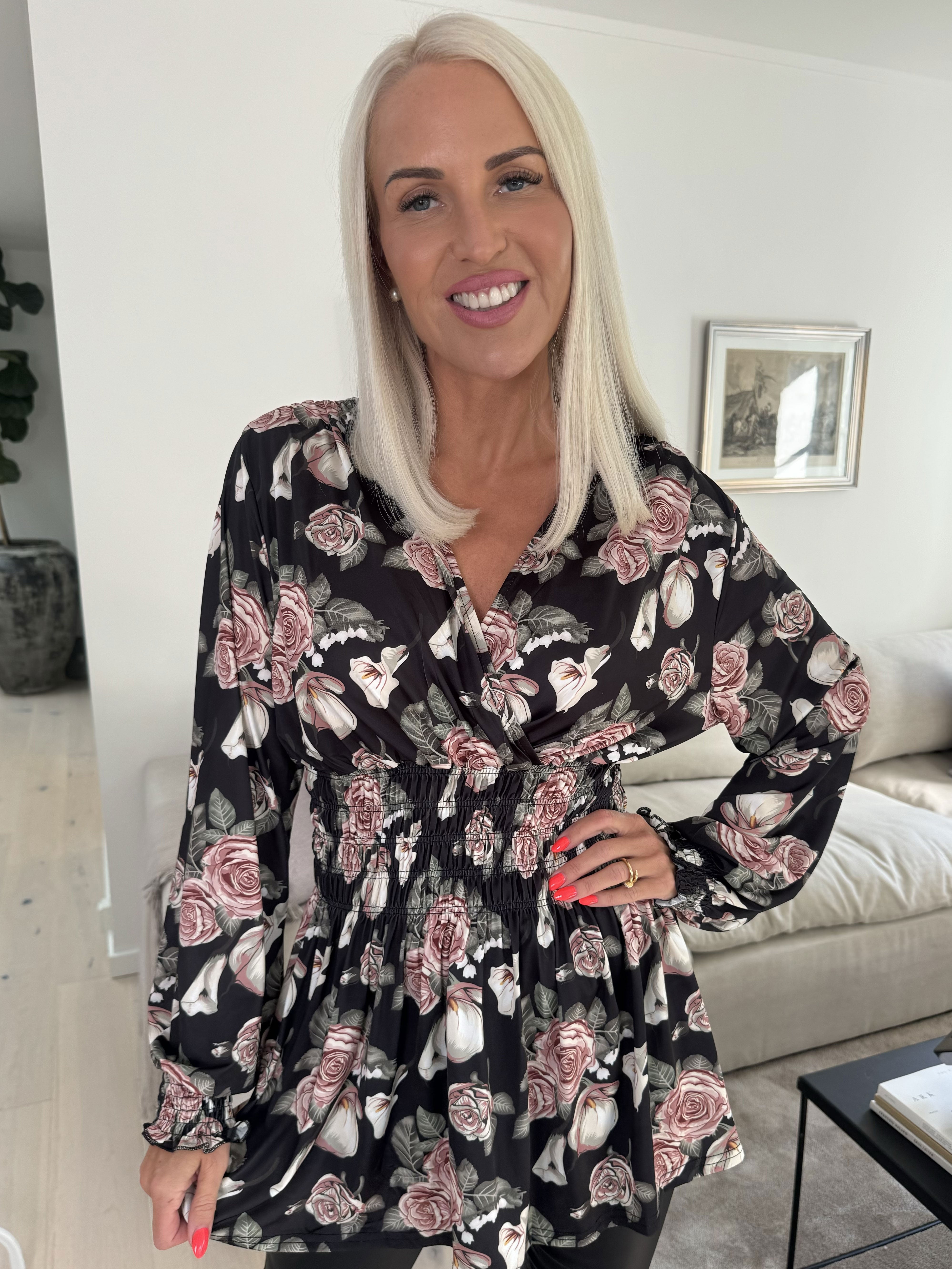 Pams Rose Shirt L/S - Elastisk blus i skrynkelfritt tyg med rosor